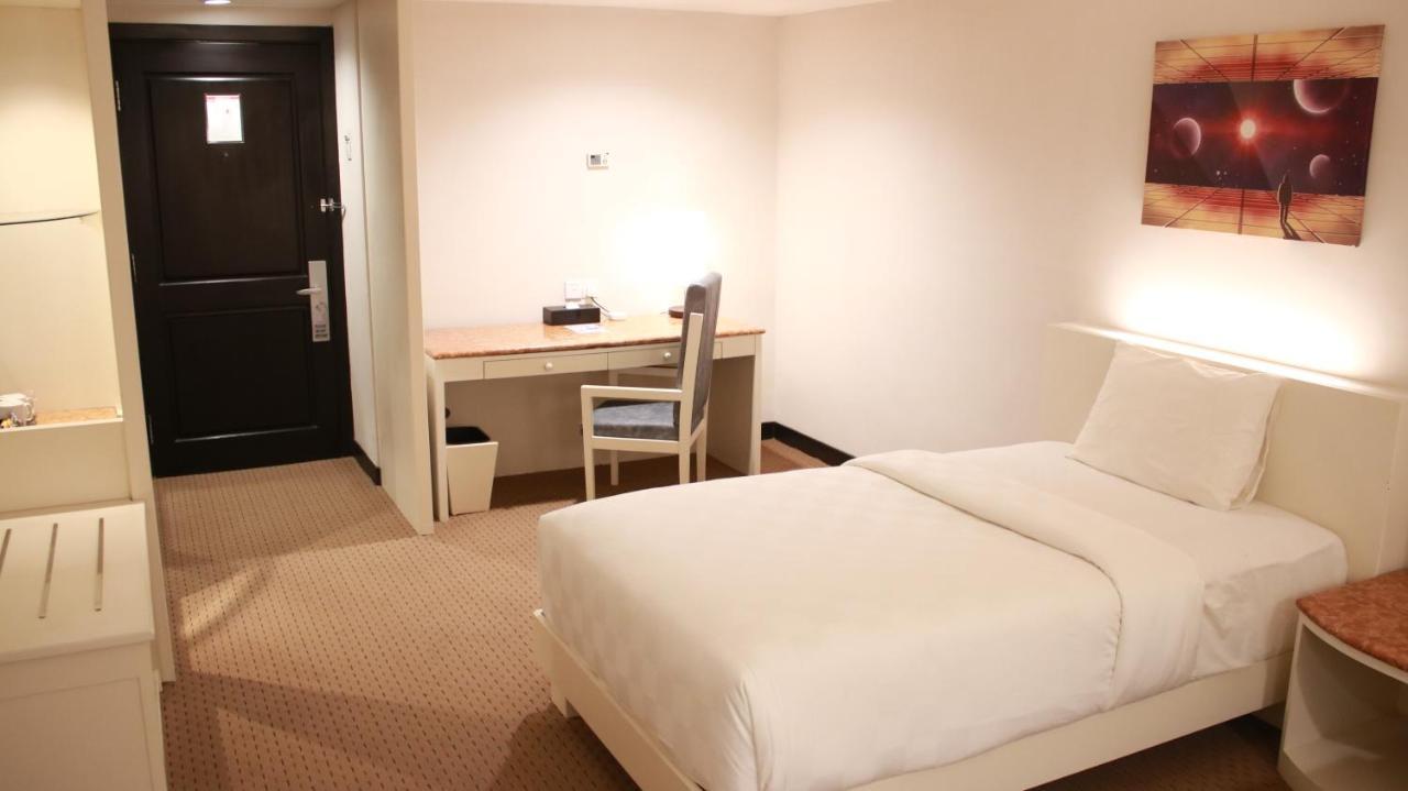 Beverly Hotel Batam Nagoya Eksteriør bilde