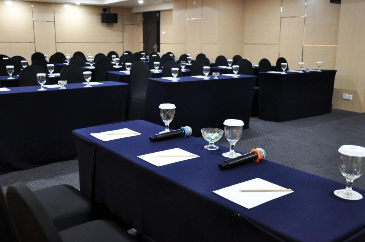 Beverly Hotel Batam Nagoya Eksteriør bilde