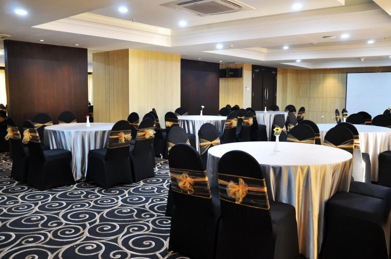 Beverly Hotel Batam Nagoya Eksteriør bilde